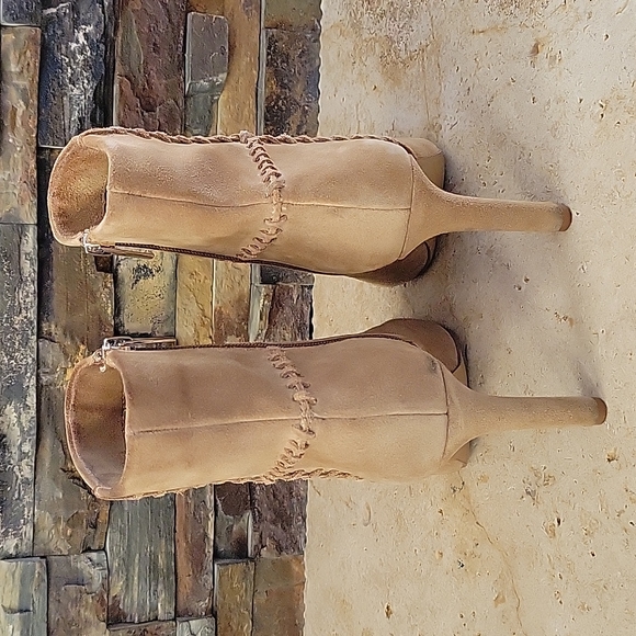 Vince Camuto Sashane Suede Leather Sassy High-Heeled Boots Size 7. Gently worn - Picture 4 of 5